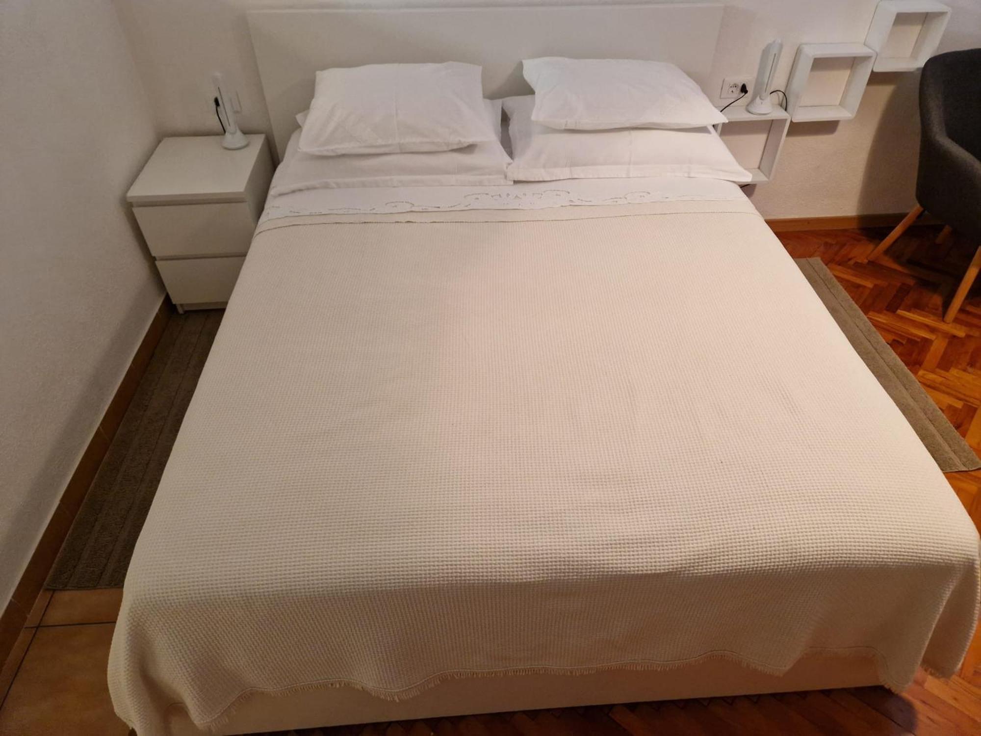 Studio Apartment Riva Sumartin Eksteriør billede